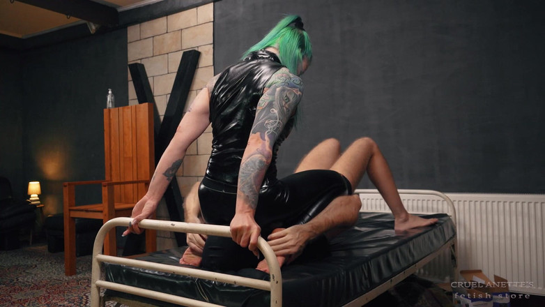 Cruel Anettes fetish world: Sedí Pevně Na TVáři