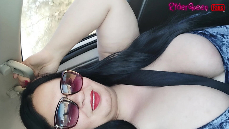 Riderqueen: Traveling Ibu Tiri, Cuma Penggemarnya Yang Gerak Lambat, di Dalam...