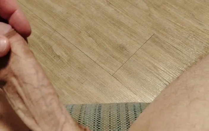 CumArt: Playing, Mastrubating and Cumming on My Leg