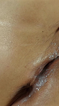 Büyük şişman sulu götlü beyaz iri güzel kadın ssbbw orta yaşlı seksi kadın işiyor, fışkırtıyor ve dölleme sikişi