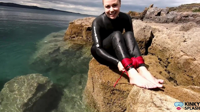 UKCuteGirl Lucy Lauren: 잠수복 입은 볼가그와 오션 로프 본딩