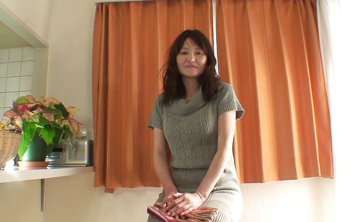 Japan Lust: 日本奶奶享受急需的性爱