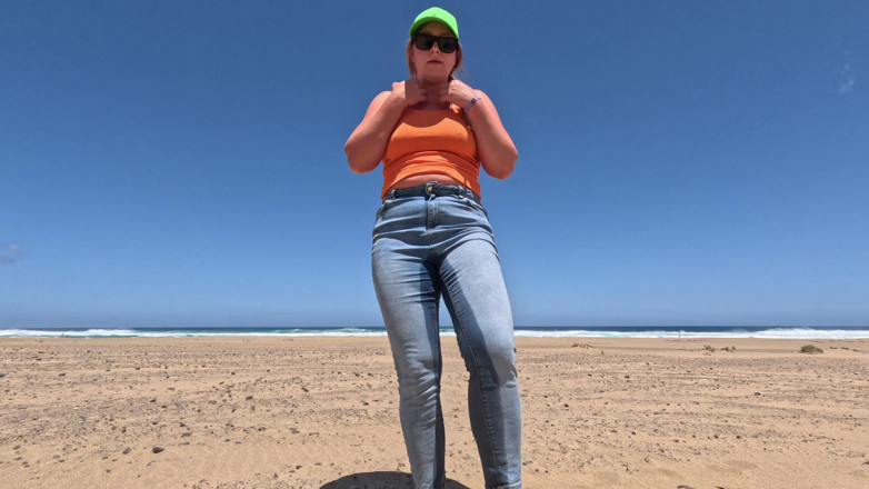 Emma Voyeur: Beach Jeans Wetting - Another Sandy Soaking