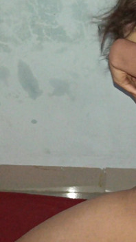 Tem sua bunda incrível fodida na casa da namorada