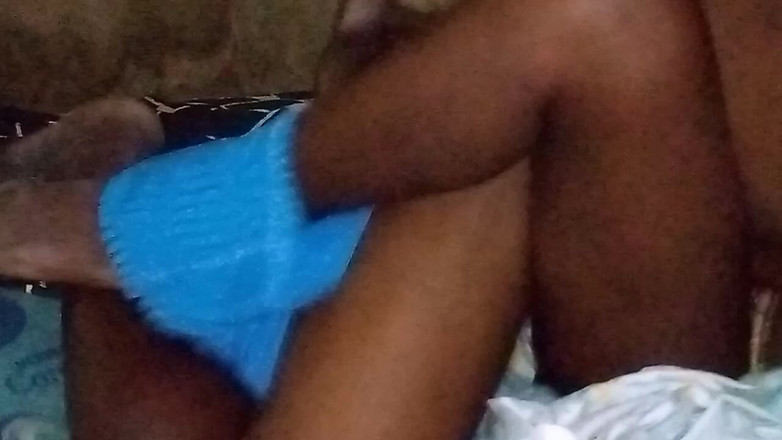 Londiq girls: Surprins pe cameră futându-mi sora vitregă goală