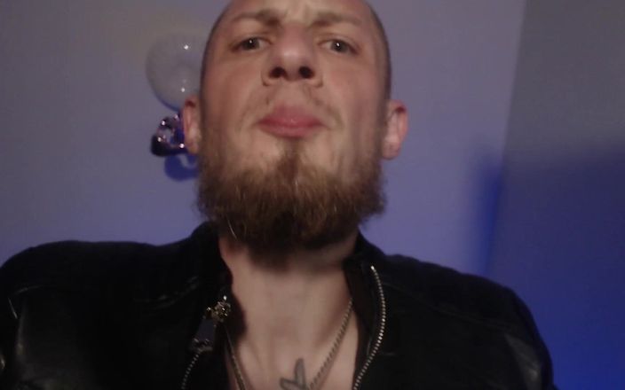 Hunky time: Deri alfa baskın sikici