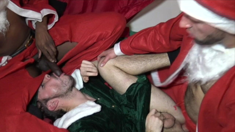 French bareback porn made in Paris: Fucked by 2 Santa Claus