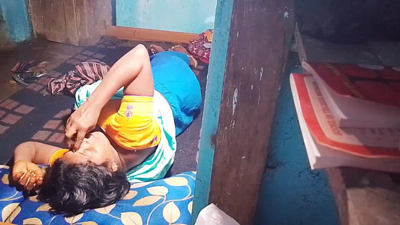 Desi palace: Pierwszy raz desi pokojówka doświadczenie seksu