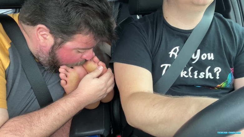 Ticklish Chubs: Snyft: บูชากามวิตถารของ Fabio