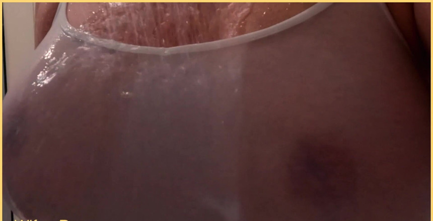 Wifey Does: मेरे बड़े स्तनों पर यह गीली शर्ट कितनी अच्छी लगती है?