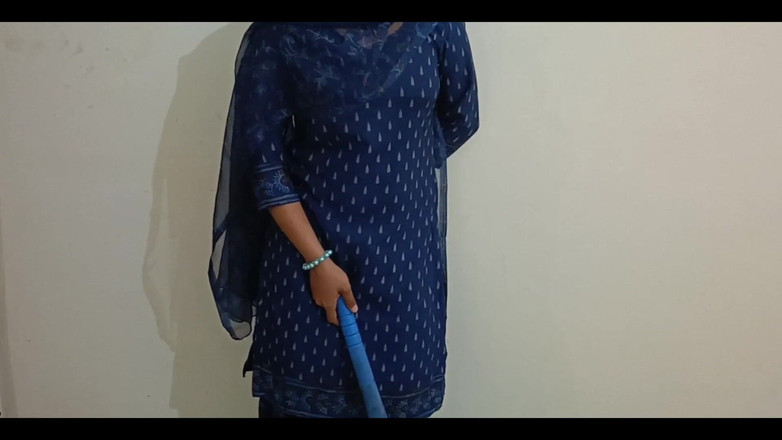 YOURAMRITA04: 18 Yers yaşlı Hintli desi köyü üvey üvey kız kardeş üvey erkek kardeşiyle...