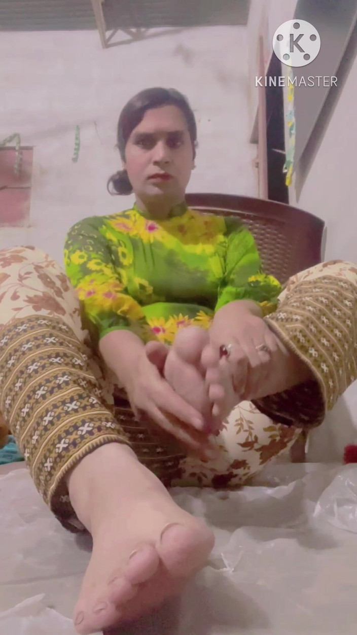 Apple00001: Hanya untuk Pencinta Kaki Saya..