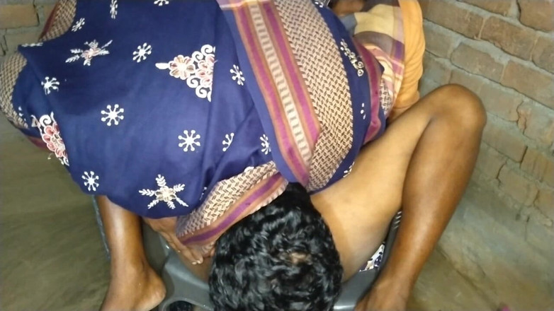 Pumi: Сводная сестра лижет волосатую киску