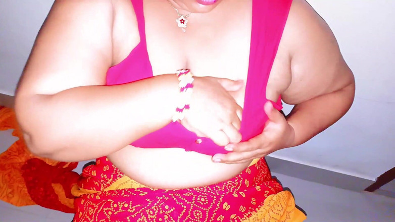 Morjenabb: สาวสวย Desi โชว์ตูดน้ํานมและใช้นิ้วกับหีเธอ