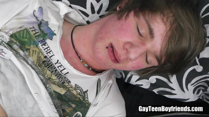 Gay Teen Boyfriends: L'eccitante ragazzo di 18 anni si masturba
