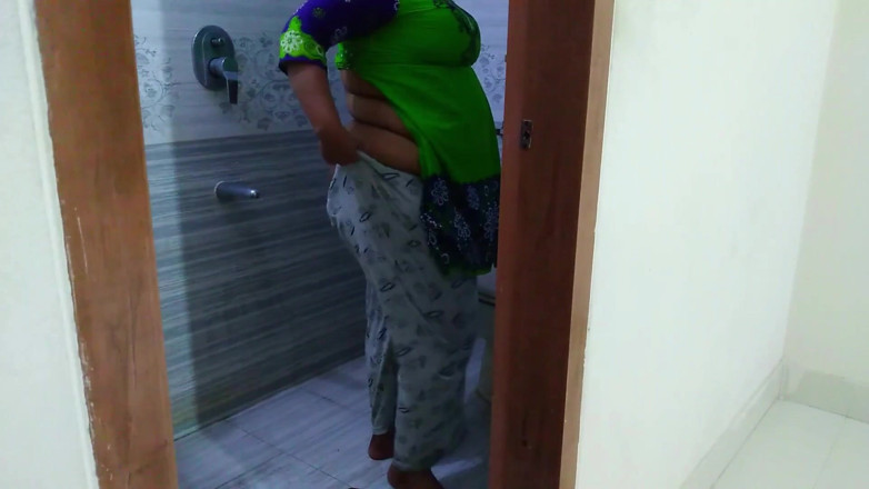 Aria Mia: 화장실에서 의붓여동생에게 따먹히는 금기 비 핫한 의붓여동생 - 거대한 엉덩이 파괴