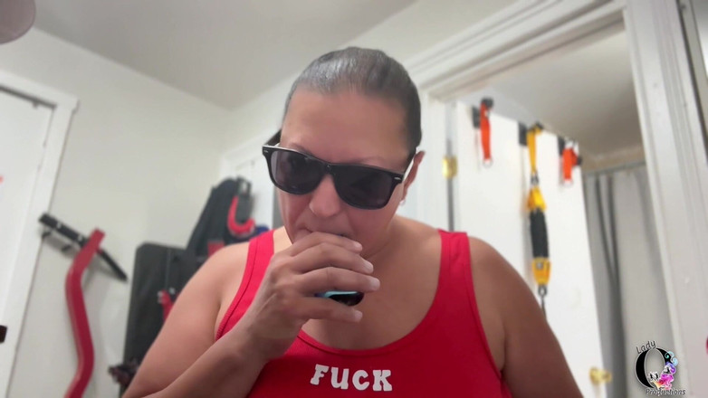 Lady O: Lp-289 fumando mientras juega con mis tetas