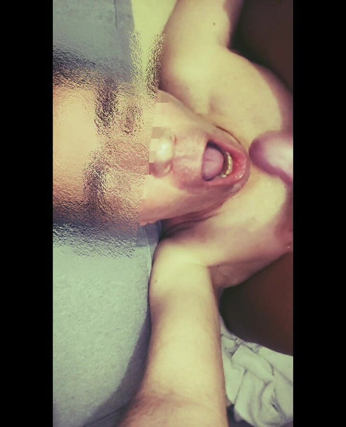 Ladyboy Karl: Сперма в рот после самостоятельной мастурбации