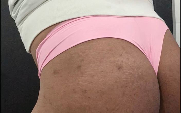 Thipansex: 看来我成为女性的训练得到了回报，对吧？