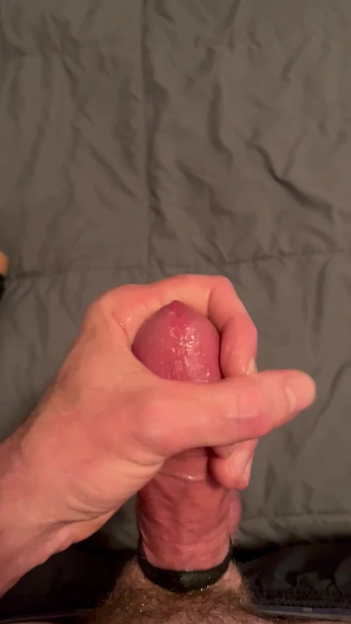 Dwoobs: Cincin kontol, pelumas, dan mani muncrat banyak banget