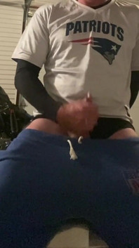 Dilf Jockdad87 bắn tinh trong nhà để xe