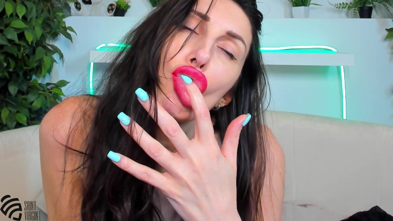 LizaVirgin: La calda mora liza Virgin con grandi tette lecca le...