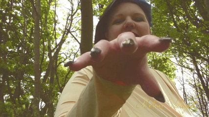 Mxtress Valleycat: Sanguine géante aux ongles longs