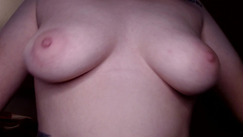 Abby Anna: Přírodní kozy Chvějící se poskakující kapky detailní bradavky