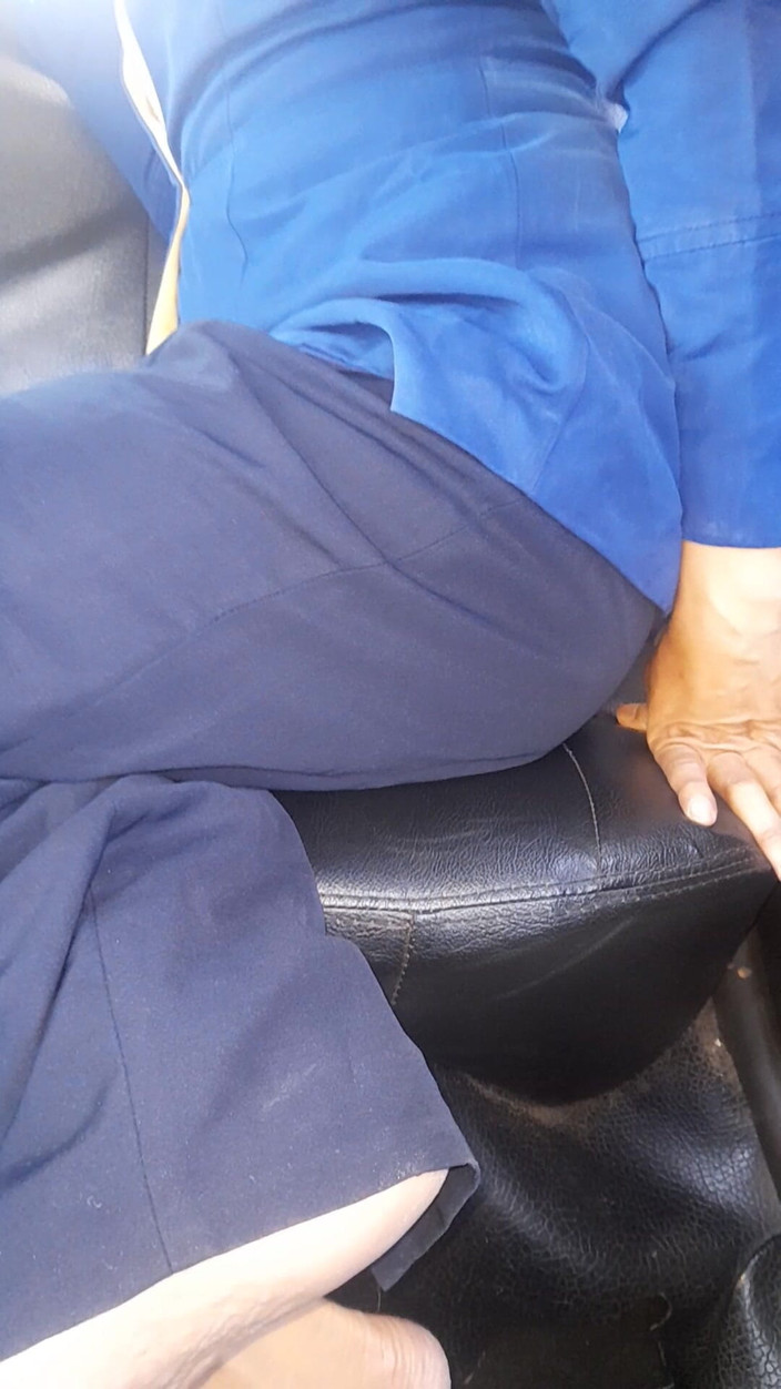 Naomisinka: Crossdressing - mulher vestindo uniforme do banco Bca