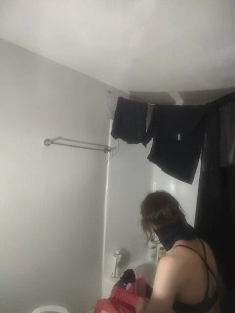 K8e Snow: Crossdresser menggoda sambil bugil sambil menggoda di bak mandi, dan...