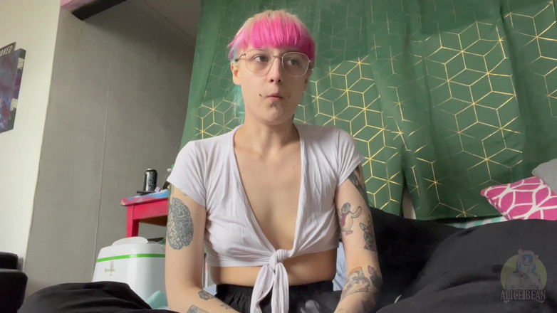 Alice Bean: Tôn sùng mùi cơ thể của tôi miễn phí