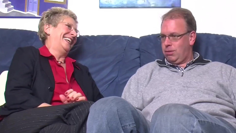 Deutsche Amateur Pornos: Hot Threesome for Two Cock-hungry, Wet Matured Grannies