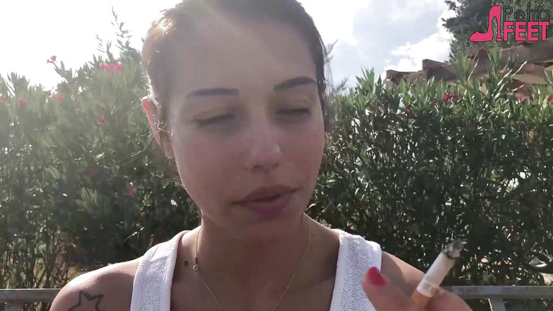 Smokin Fetish: Куріння на лавці з гарячою тінкою