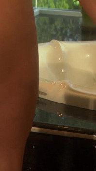 Belas e Whores_scene_2_beautiful peitudas loiras lésbicas fodem no banheiro até o orgasmo