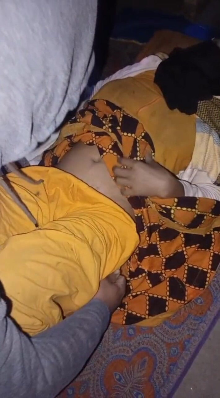 Real Time Enjoy: Ich habe meine stiefschwester in einer winternacht in einem leeren...