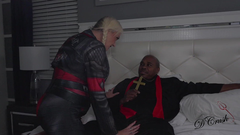 Dcrush: Sexy Harley Quinn Gets Sins Forgiven