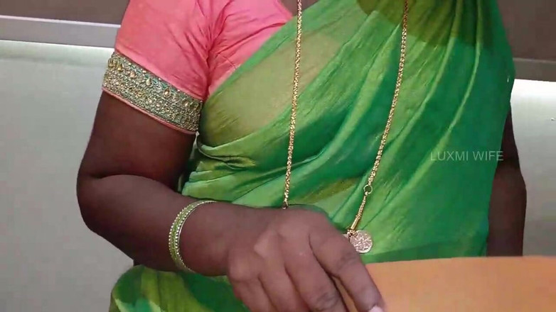 Luxmi Wife: La belle-mère d’un ami baise dans un sari vert avec...