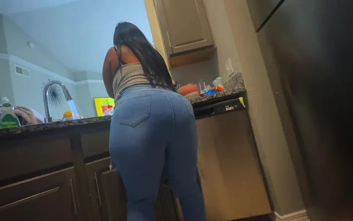 Dirty Diana Fetishes: Big Booty in Jeans Fetish