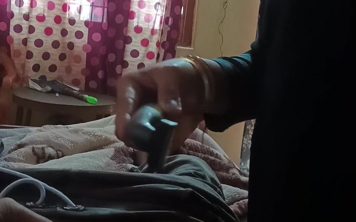 Real desi indian sex: India chupando y dando paja a amante y cortando su...