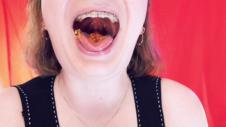 Arya Grander: 아리아 그랜더의 중괄호로 젤리 곰을 먹는 Asmr