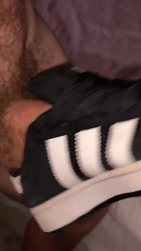Chico me folla los zapatos en lugar de mí | Fetiche de zapatos