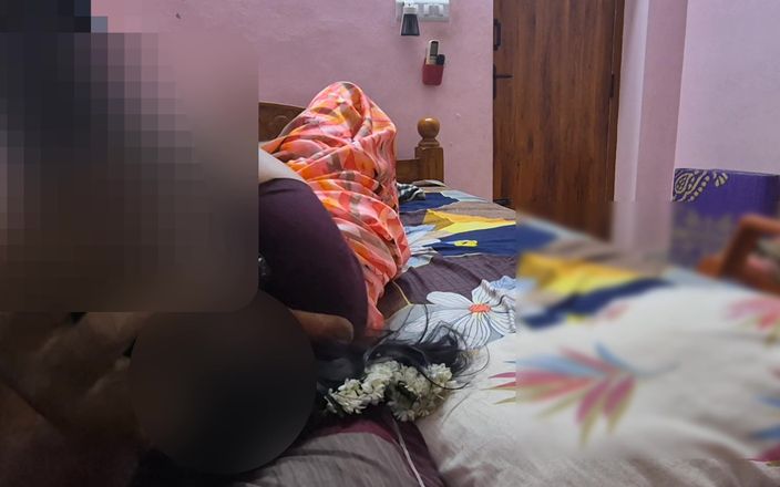 Black & white desicat: Sexy buurvrouw Sreejaa in saree-poesje gevingerd en goed geneukt