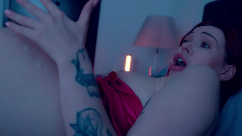 Toma Mur: Nevlastní máma sdílí postel nevlastního syna po hádce - riskantní sexy šukání!