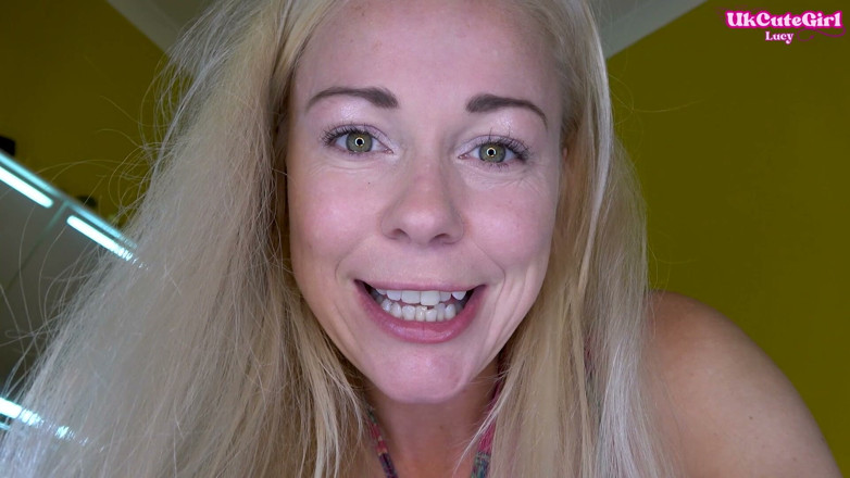 UKCuteGirl Lucy Lauren: La géante découvre un homme minuscule - squirte, écrase-toi ou t’?