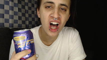 Abby Anna: Hlasité křupavé chvění