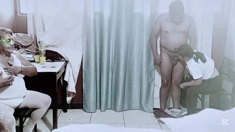 Sofixxx: Babcia się masturbuje, obserwując, jak moja przyrodnia siostra ssie mi...