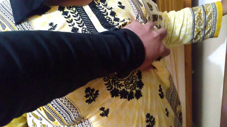 Aria Mia: 当妻子不在家时，岳母被女婊干