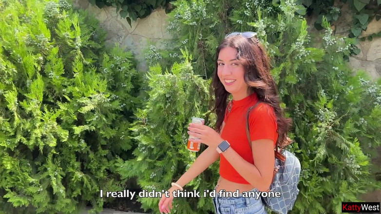 Katty West: Veřejnost v křoví s cizincem a bláznivý záběr chodit s...