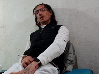 Raba erre elle: Raba Kermie bez erekce, dosahuje orgasmu ze slitování