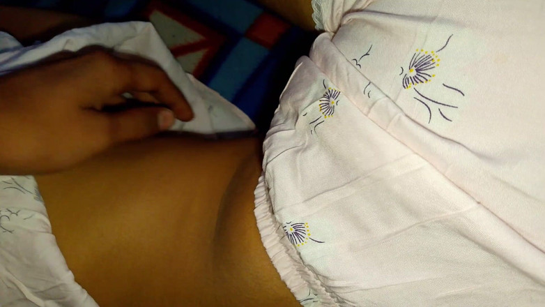 Indian star: Encontrando a cunhada na cama e fodendo ela